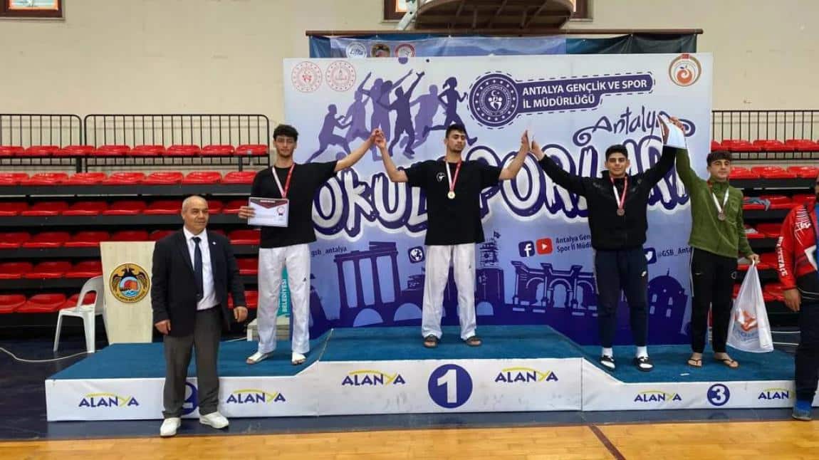Taekwondo Müsabakalarında Öğrencimiz Türkiye 2.'si Olmuştur