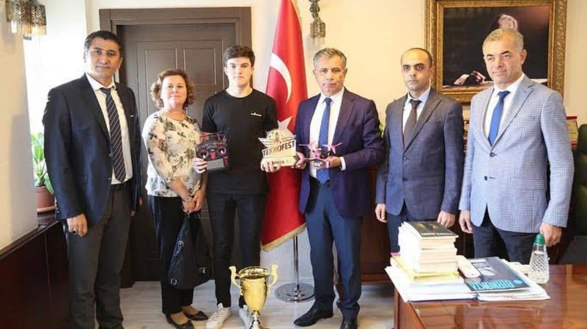 İl Müdürümüz Sayın Yaşar KOÇAK Drone Şampiyonu Öğrencimizi Tebrik Etti